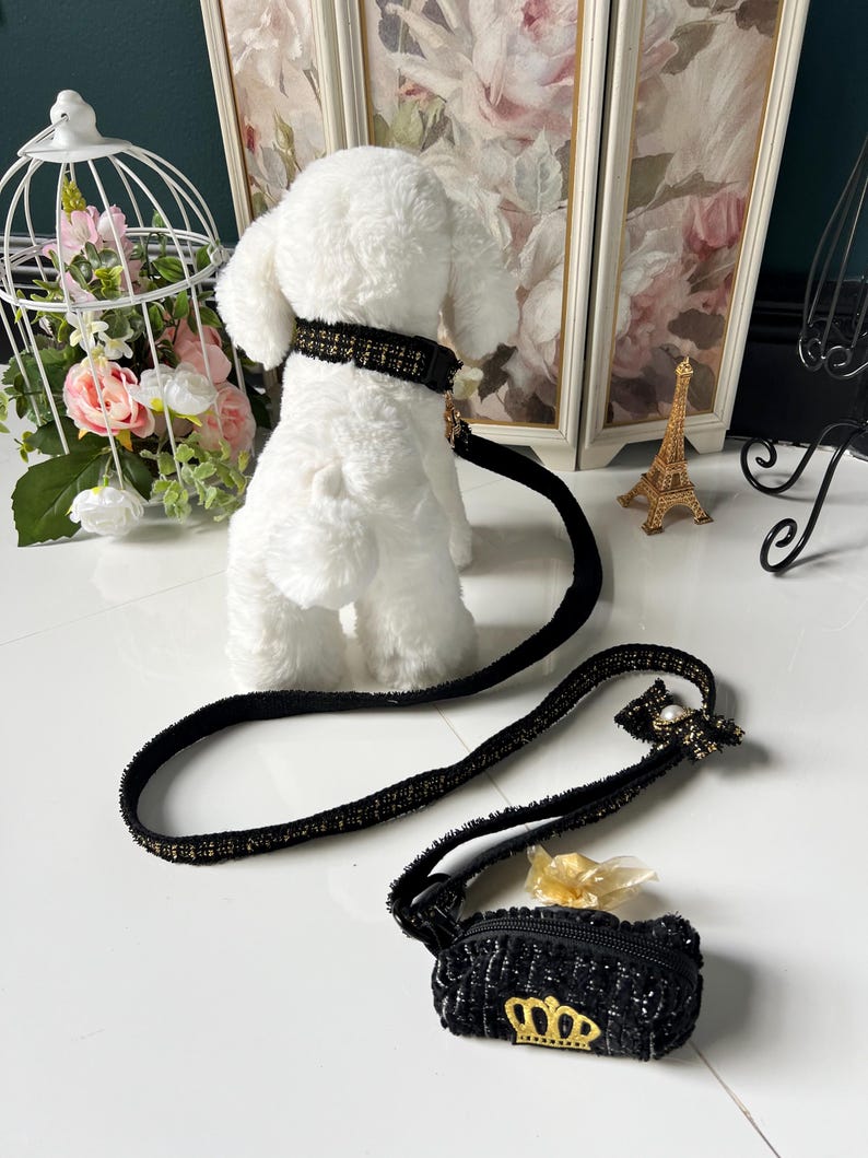 Chic Pet Collar & Leash with Stylish Waste Bag Holder for Dogs , dog collar, cute dog collar, Girl Dog collar, male dog collar, dog leash